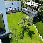 Villa Breeze With A Pool & Magnificent Views Široka