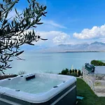 Villa Breeze With A Pool & Magnificent Views