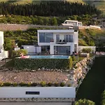 Breeze With A Pool & Magnificent Views Široka
