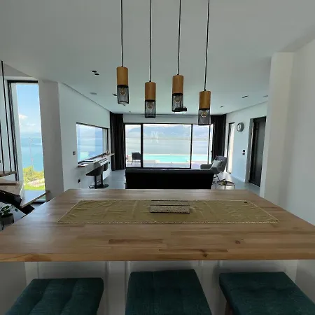 Breeze With A Pool & Magnificent Views