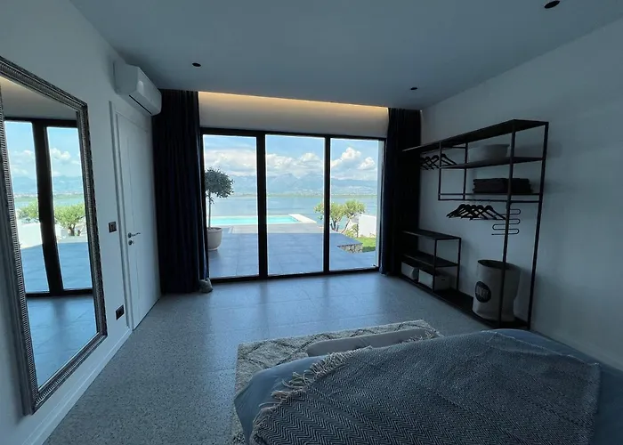 Breeze With A Pool & Magnificent Views Široka