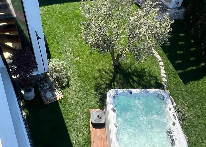 Breeze With A Pool & Magnificent Views Široka