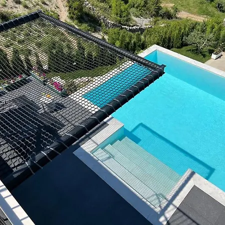 Breeze With A Pool & Magnificent Views
