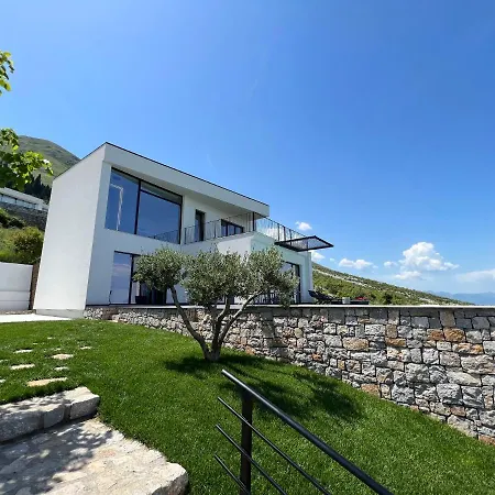 Villa Breeze With A Pool & Magnificent Views *