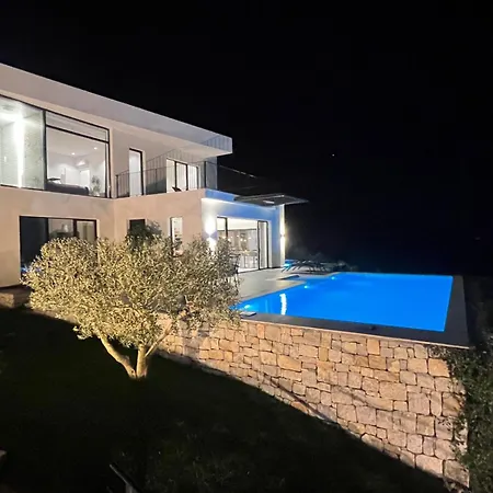 Villa Breeze With A Pool & Magnificent Views Široka