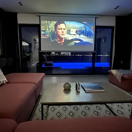 Villa Breeze With A Pool & Magnificent Views