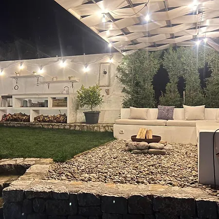 Villa Breeze With A Pool & Magnificent Views Široka