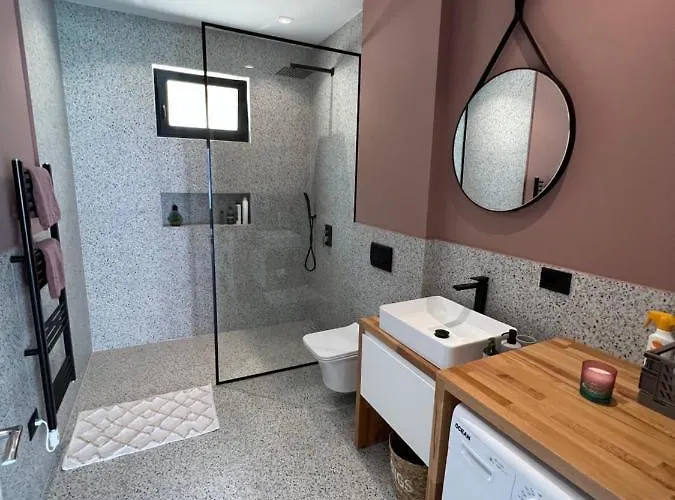 Breeze With A Pool & Magnificent Views 别墅 Široka