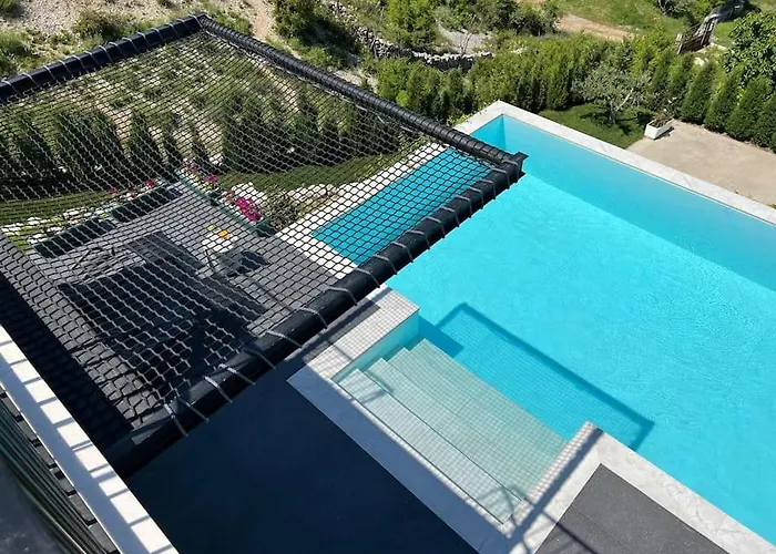 Breeze With A Pool & Magnificent Views