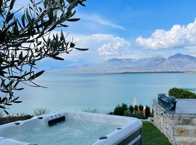 别墅 Breeze With A Pool & Magnificent Views