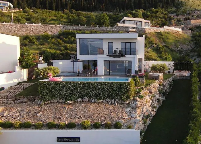 Breeze With A Pool & Magnificent Views Široka