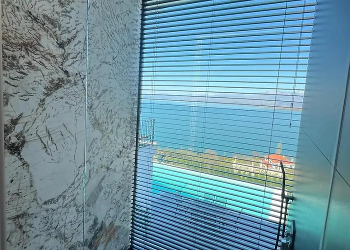 Breeze With A Pool & Magnificent Views